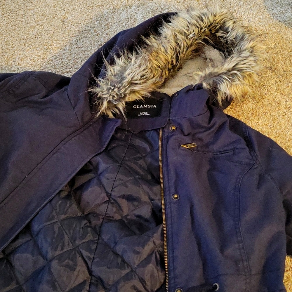 Women's Large, nvy blue coat with furry hood. Gently worn. No stains, or tears.